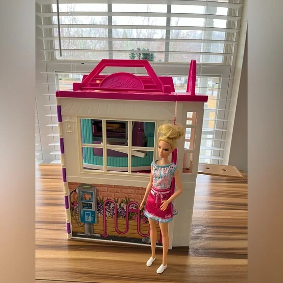 Barbie Cook ‘n Grill Restaurant Playset with Barbie Doll, 36 Pieces - Picture 5 of 12